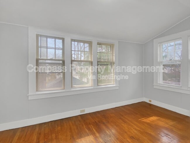 Building Photo - 1131 Benjamin Ave SE