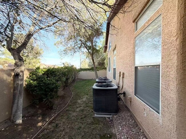 Building Photo - 2017 Sedona Path Way