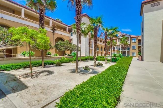 Building Photo - 2020 Camino de la Reina