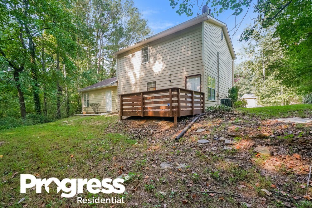 Building Photo - 3200 Carmel Dr