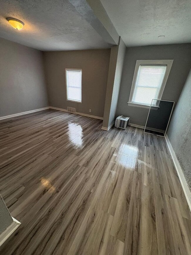 Building Photo - Spacious 4-Bedroom, 2-Bathroom Home – $1,625/Month | Accepting Section 8