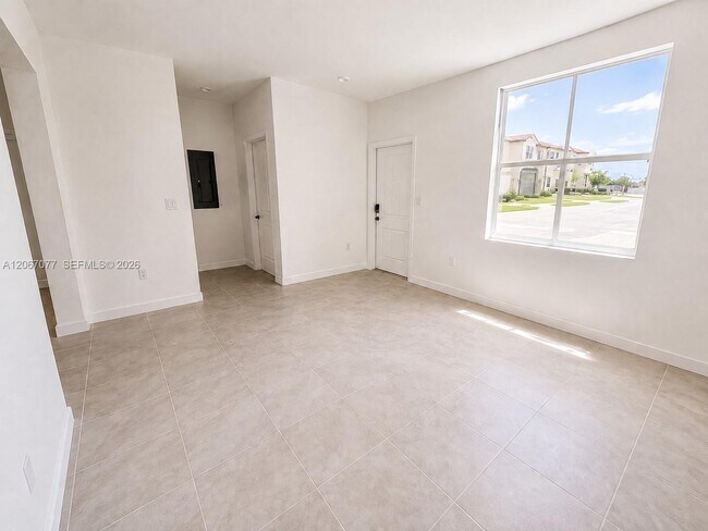 Building Photo - 2608 SE 25th Ct