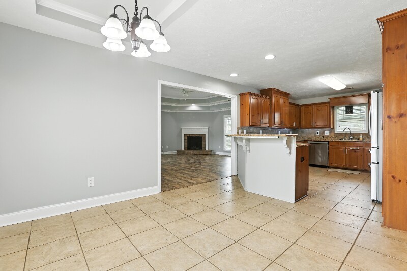 Building Photo - 131 Rock Ct