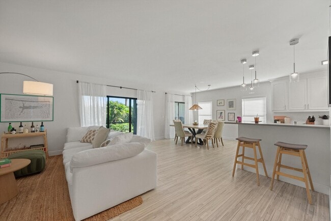 Building Photo - 11355 Pond View Dr