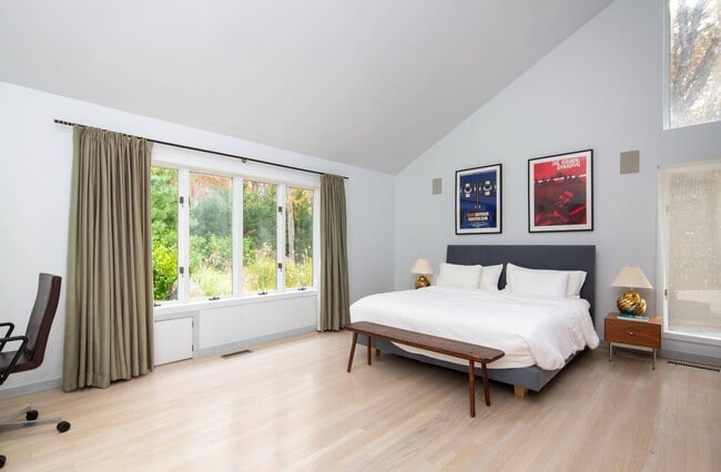 Building Photo - 138 Merchants Path