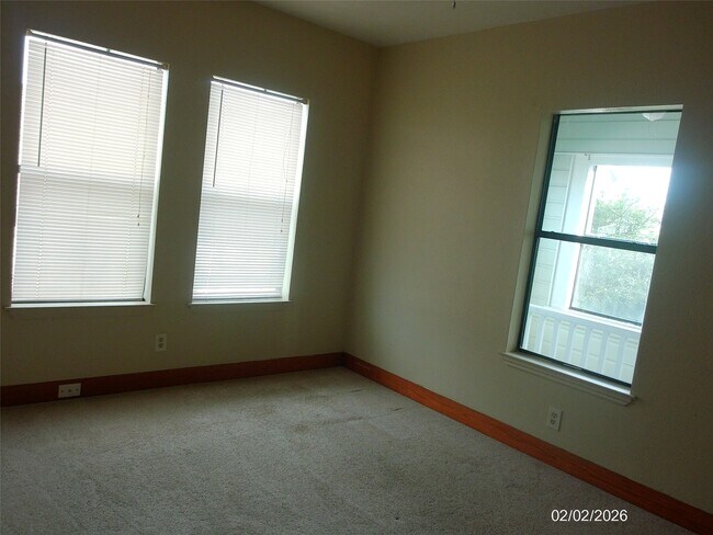 Building Photo - 4619 Ave S