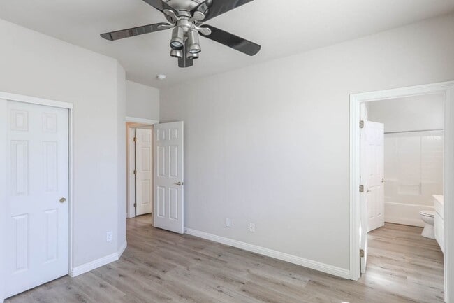 Building Photo - 4 Bed, Single Story Home, In Southwest Gat...