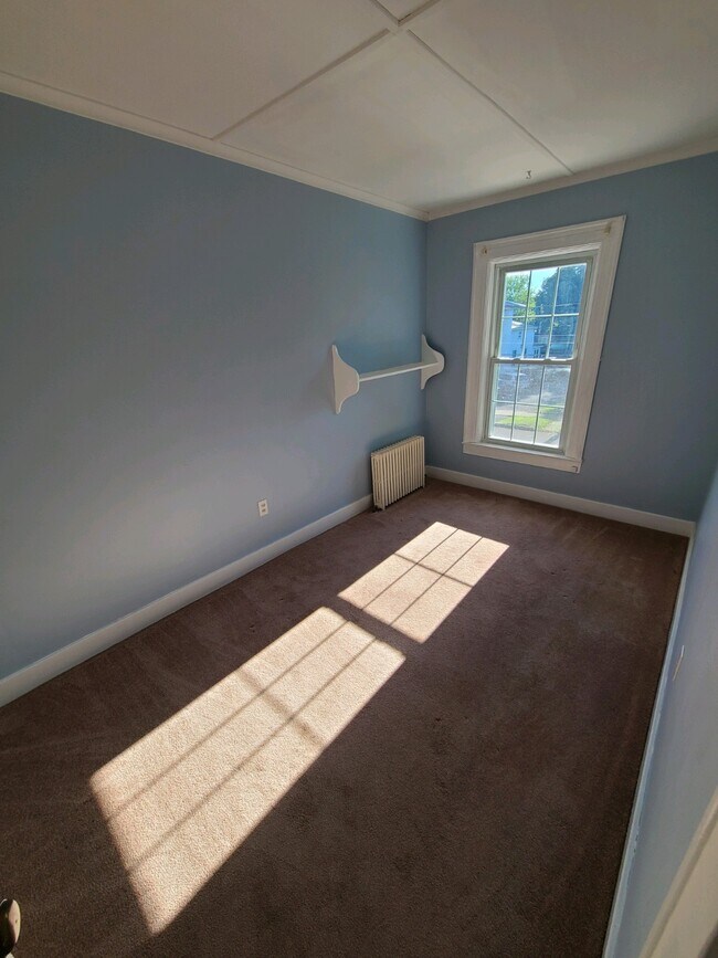 front bedroom - 165 W 4th St