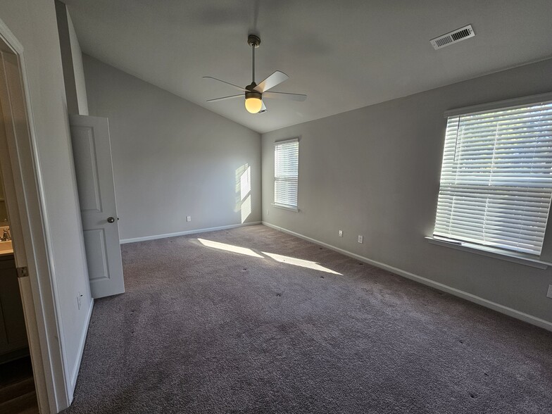 Building Photo - 7566 Knightbell Cir