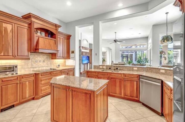 Building Photo - 357 Kelly Plantation Dr