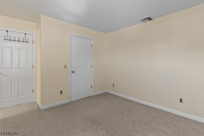 Building Photo - 146 Main St