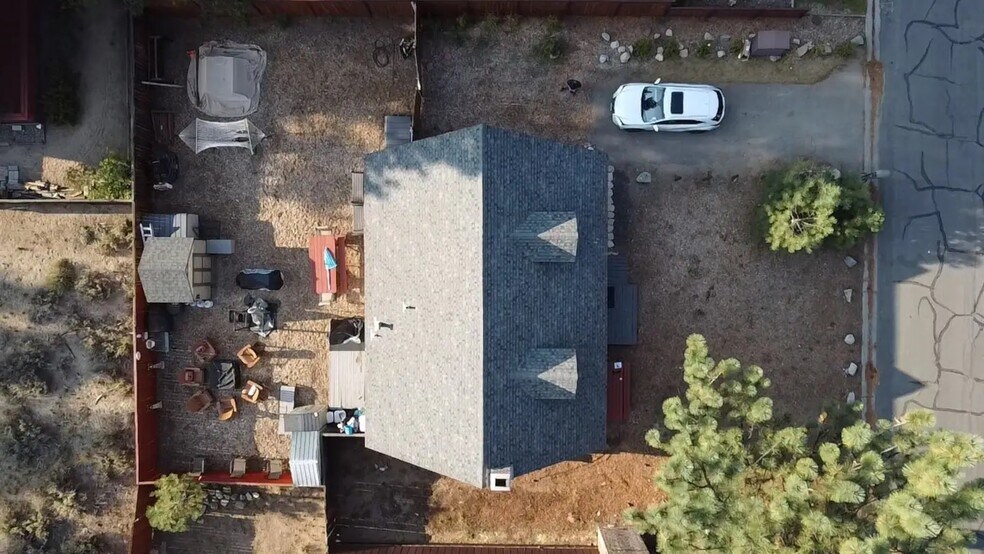 Building Photo - 910 Creekwood Dr
