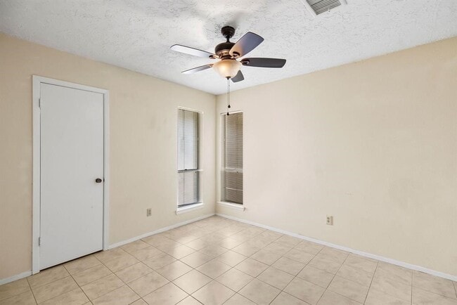 Building Photo - 9718 Shady Tree Ln