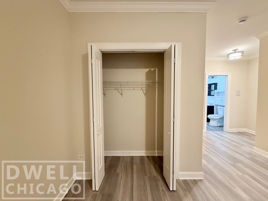 Building Photo - 710 W Roscoe St