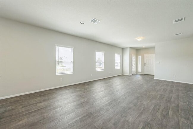 Building Photo - 107 Honeybee Ln