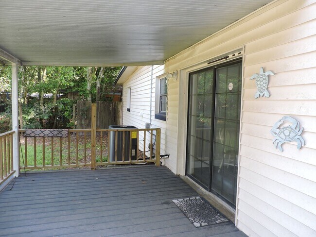 Building Photo - Lots of updates!