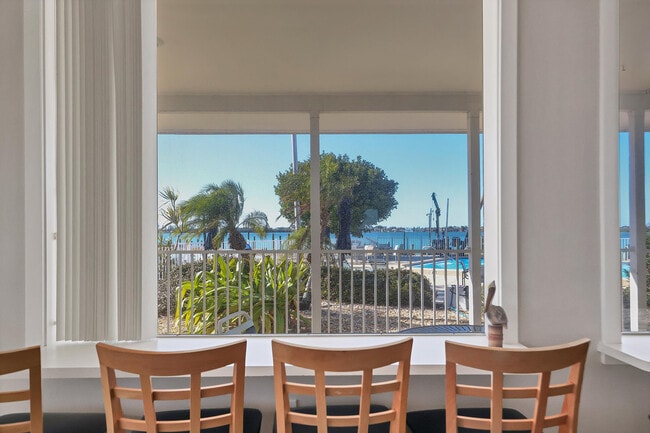 Building Photo - 761 John Ringling Blvd