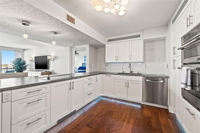Building Photo - 500 Treasure Island Causeway