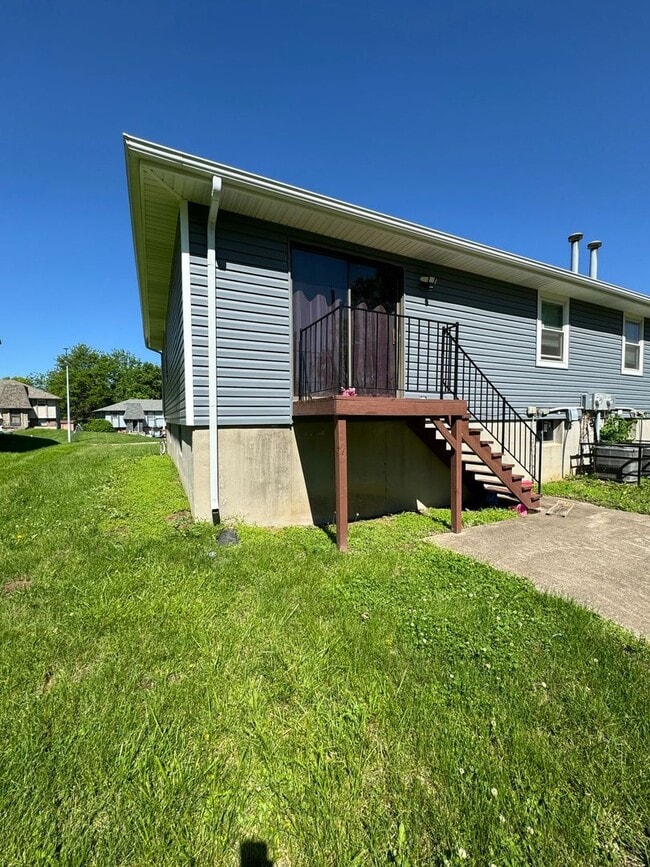 Building Photo - Coming Soon: Updated 3 Bedroom Duplex with...