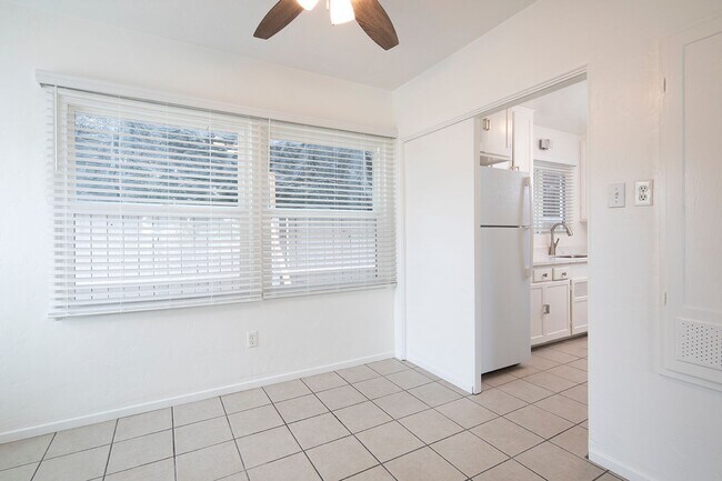 Building Photo - 2 WEEKS FREE!!! Charming One Bedroom In Po...