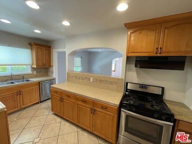 Building Photo - 5015 Edgewood Pl