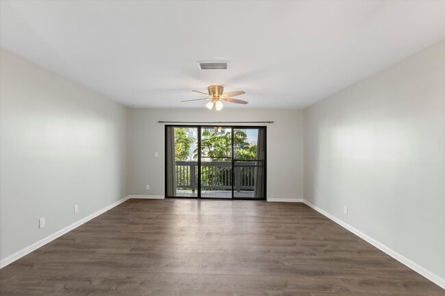 Building Photo - Spacious 3 Bedroom Townhome Available Now!