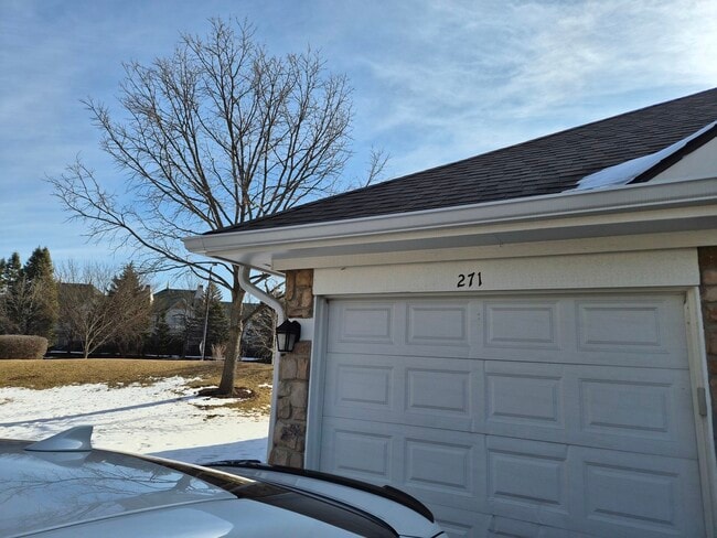 Building Photo - 271 Southwick Ct