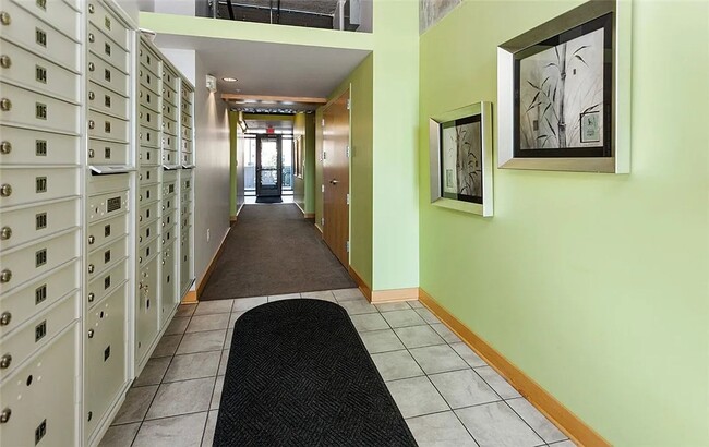 Building Photo - Modern 2-Bedroom, 2-Bathroom Condo – Prime...