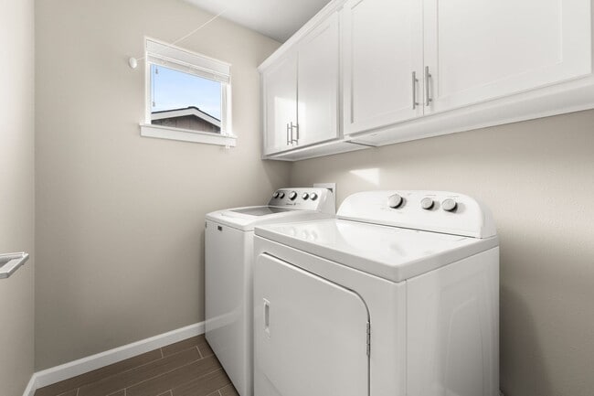 Building Photo - 2122 W Summit Pkwy