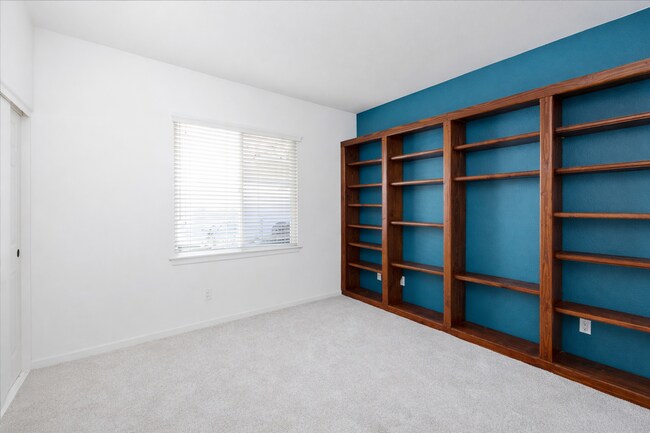 Building Photo - Single Level Rancho San Pasqual Home