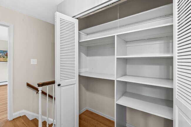 Building Photo - Updated Colonial Home in Westgage Neighbor...