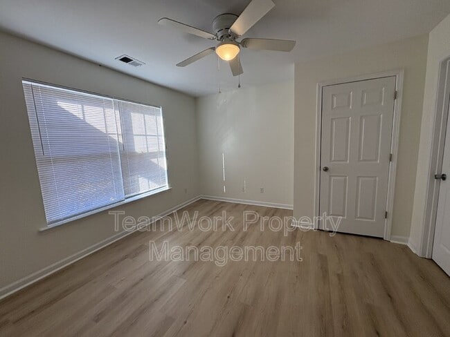 Building Photo - 131 Boone St