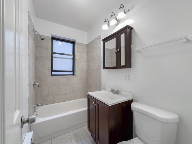 Building Photo - 3725 N Pine Grv