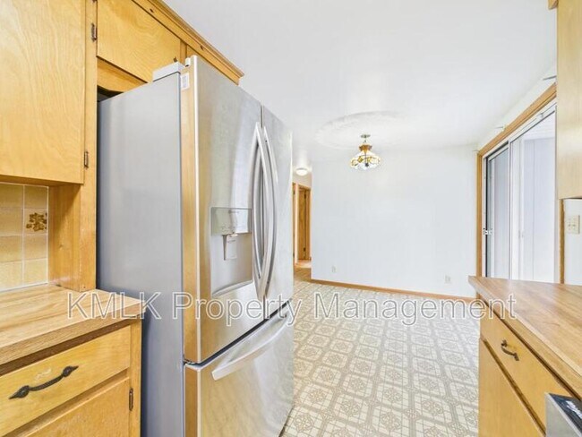 Building Photo - 5743 Brookwood Dr