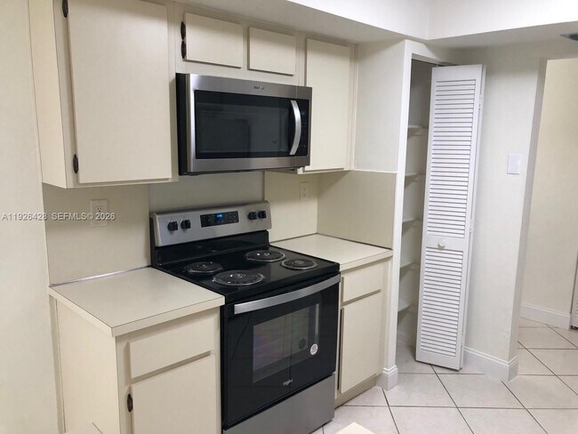 Building Photo - 9044 SW 112th Ct