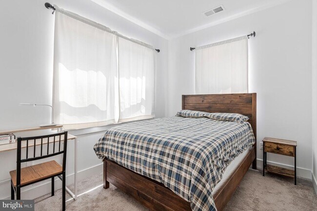 Building Photo - 40 Mural Walk NE