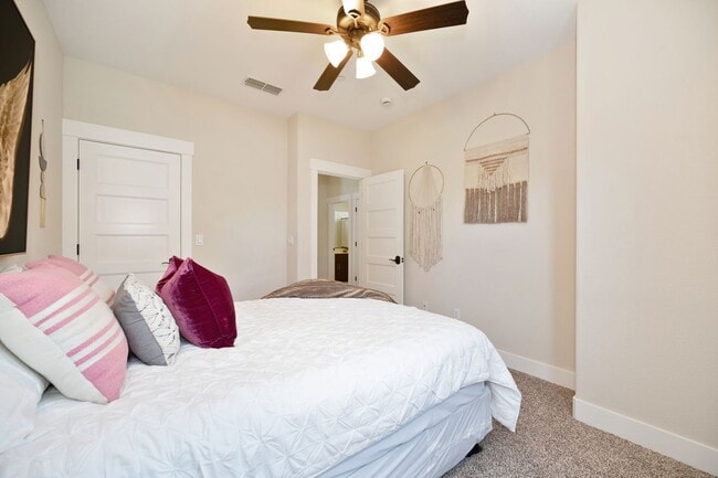 Building Photo - 3 bedroom | 2.5 bathroom | Crocker Village Brownstone