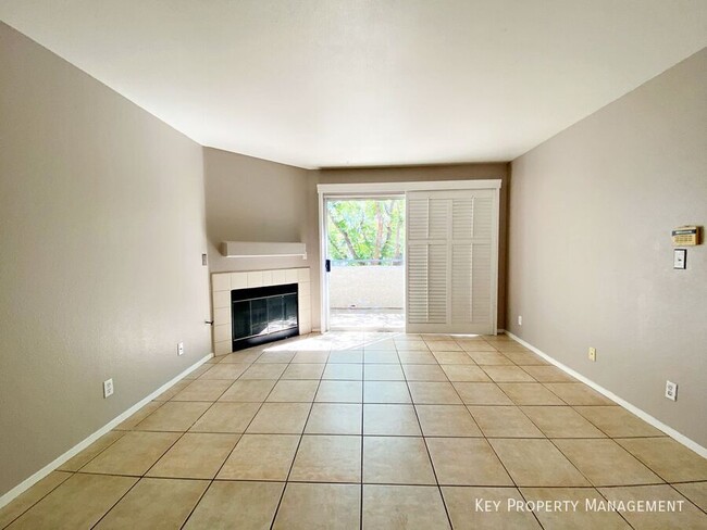 Building Photo - 3061 Key Largo Dr