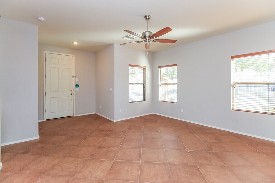 Building Photo - 21129 E Stonecrest Dr