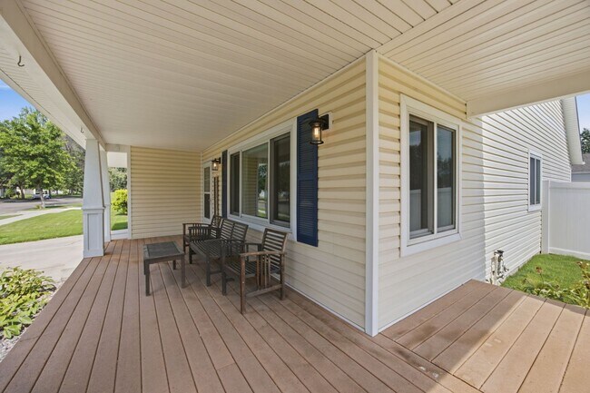Building Photo - 2704 Stratford Ln