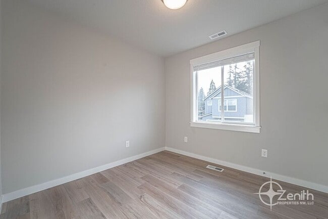 Building Photo - 4915 NE 2nd Ct