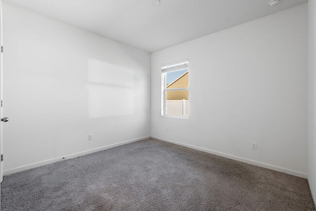 Building Photo - 3202 SW Martin St