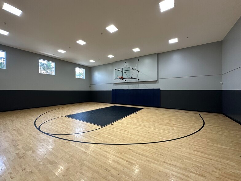 HOA offers Basketball room - 1336 Scholarship