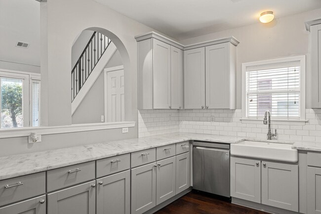 Building Photo - 1323 Island Ridge Dr