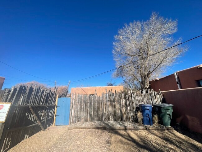 Building Photo - 536 W Alameda St