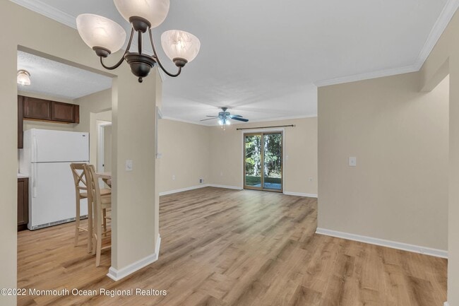 Building Photo - 134 Whispering Oaks Way