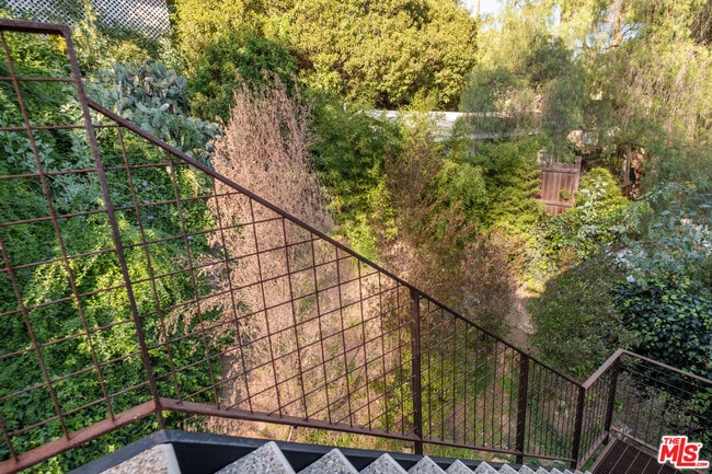 Building Photo - 6127 Glen Tower St