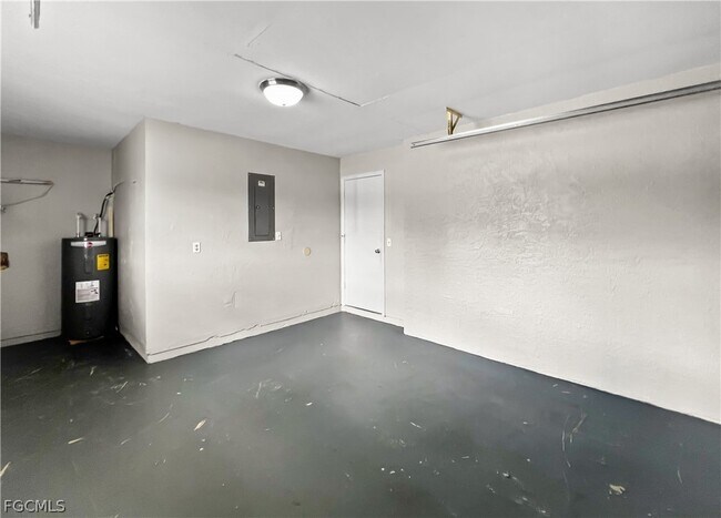 Building Photo - 2704 Owen Ave S