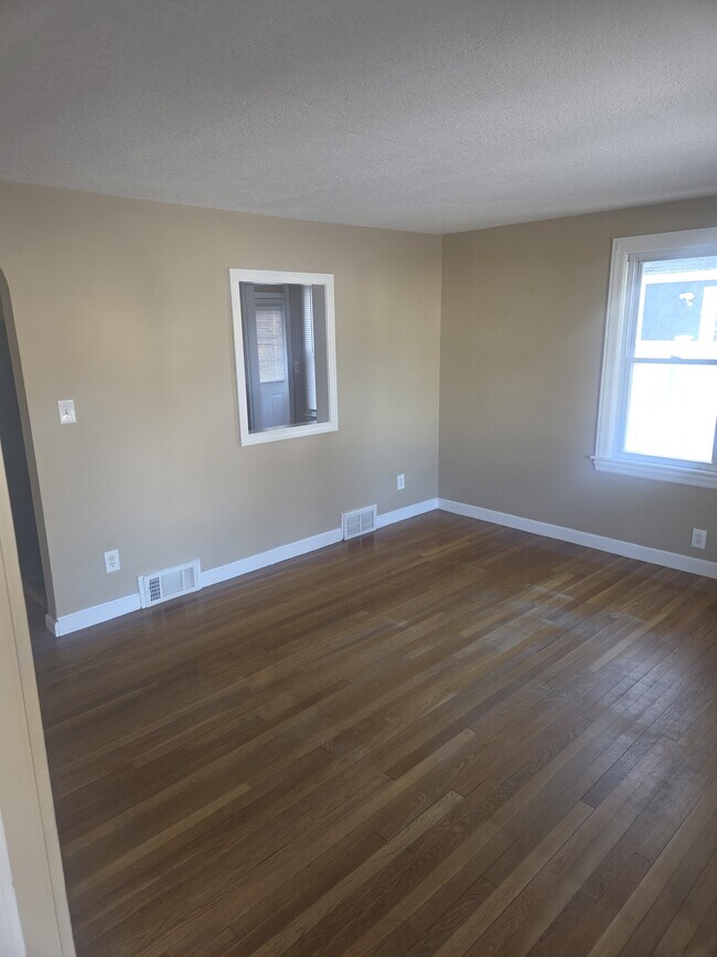 Building Photo - 63 Granger St