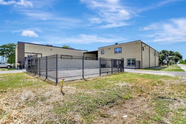 Building Photo - 7900 Lane St